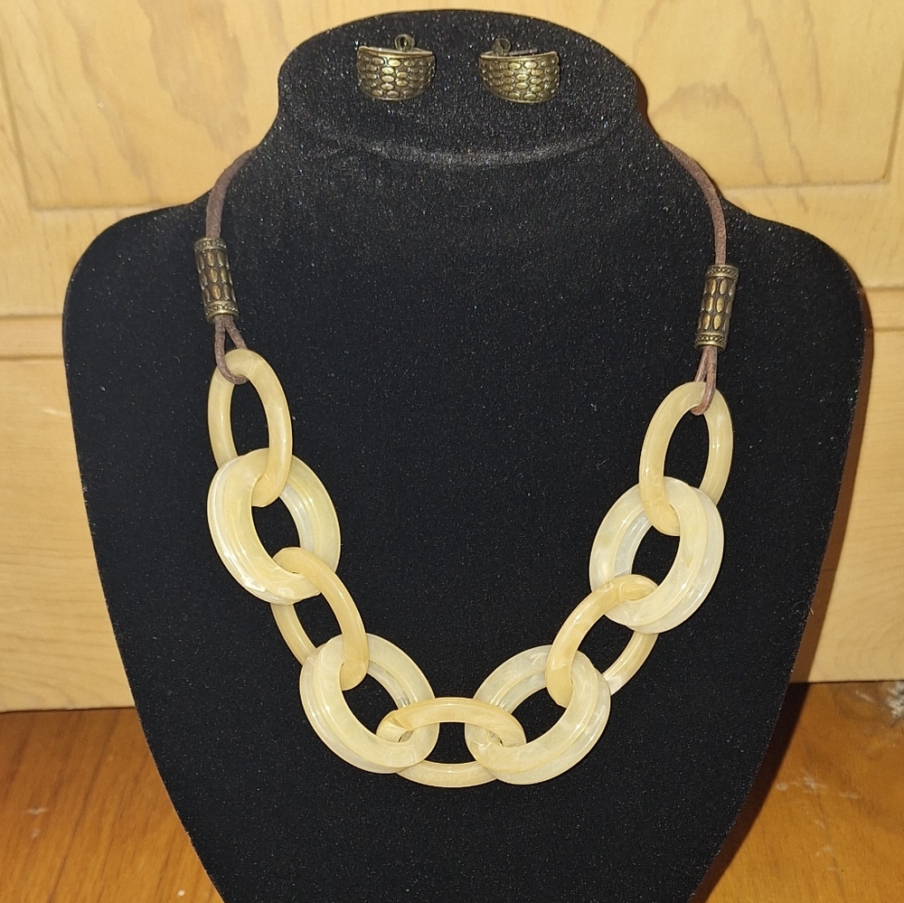 Avon Vintage Boho Chunky Circle Necklace and Earrings